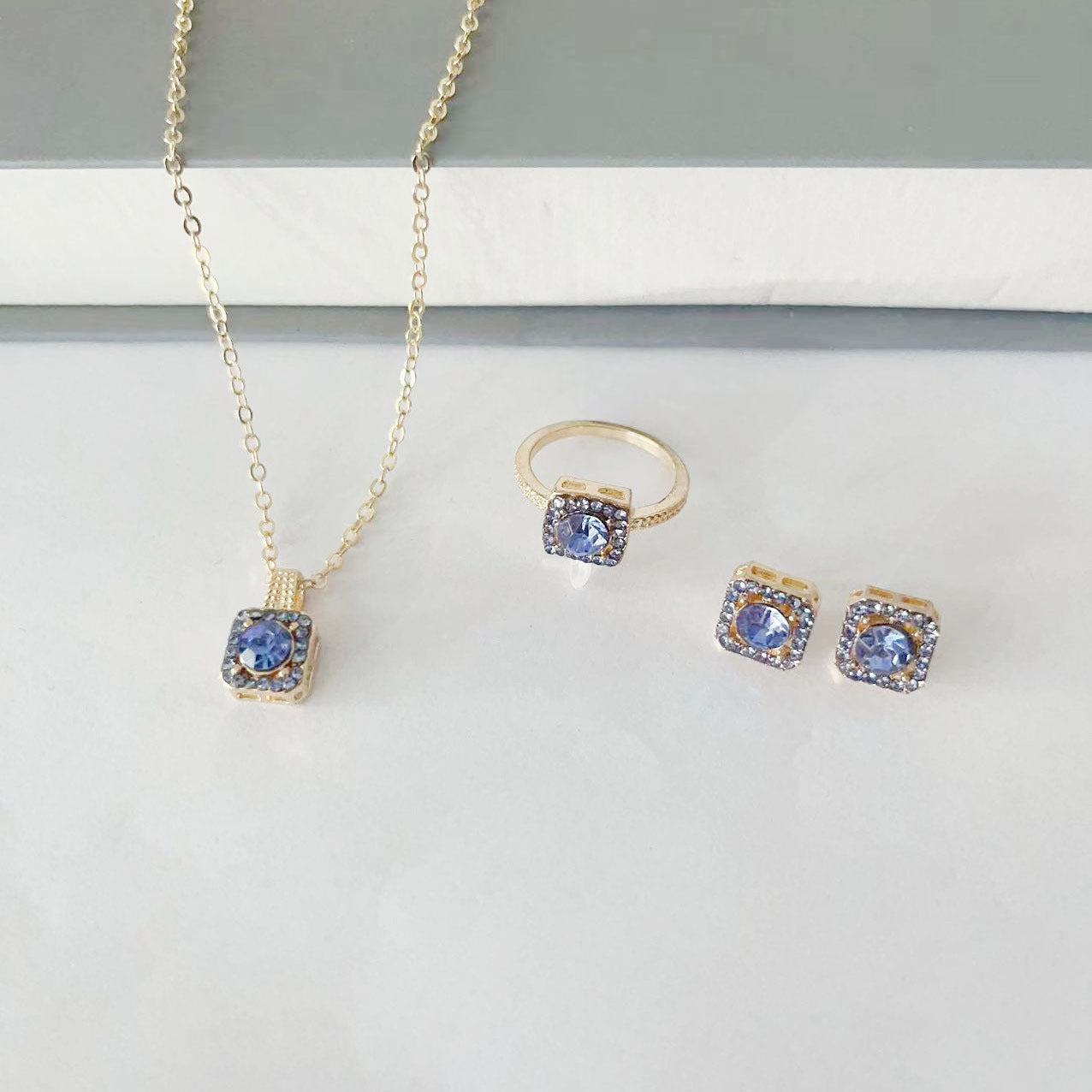 Conjunto de joyas Luz Eterna: Conjunto de Amor y Esencia MK01