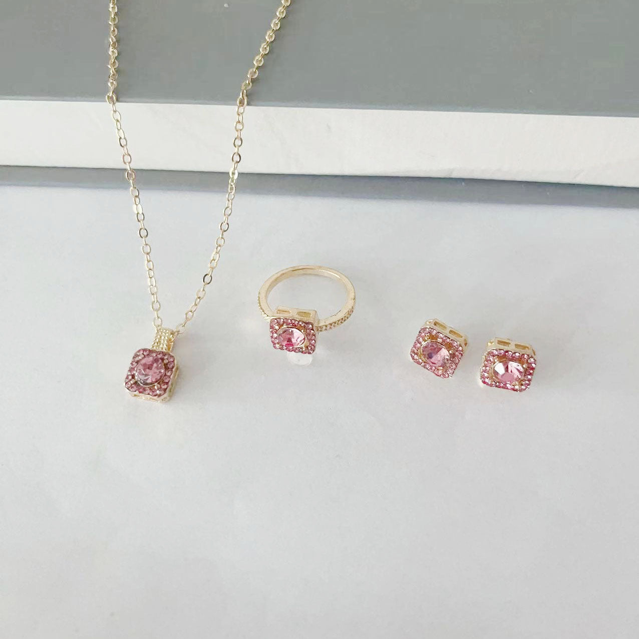 Conjunto de joyas Luz Eterna: Conjunto de Amor y Esencia MK01