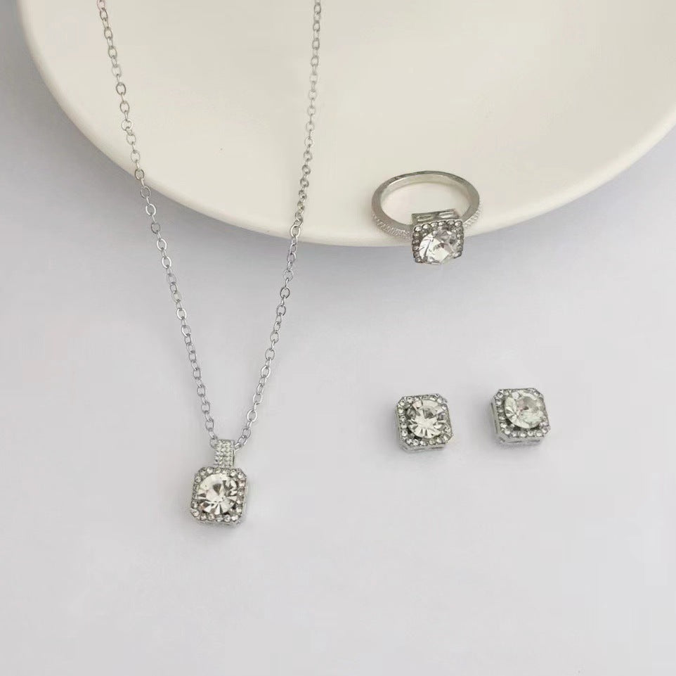 Conjunto de joyas Luz Eterna: Conjunto de Amor y Esencia MK01
